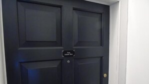 A dark-colored door with a nameplate reading "Souj Southah Mora". - Snug - Sealladh Mara Apartment (Helensburgh)