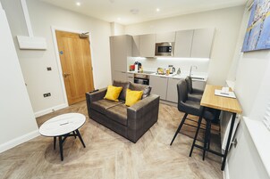 40-inch Smart TV with digital channels, TV