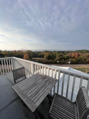 Outdoor dining - Relax and Unwind in a Home overlooking Lake Texoma (Kingston)