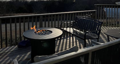 Relax and Unwind in a Home overlooking Lake Texoma