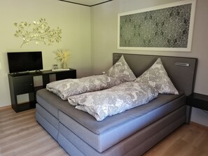 Deluxe Apartment, 1 Queen Bed with Sofa bed, Kitchen, Hill View