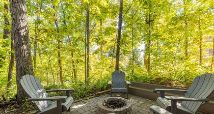 Hickory Hideaway- 5 BR 4 BA with game room and indoor fire place