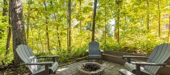 Hickory Hideaway- 5 BR 4 BA with game room and indoor fire place