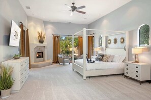 9 Schlafzimmer, Schreibtisch, Bügeleisen/Bügelbrett, Reisekinderbett