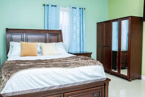 4 chambres, fer et planche à repasser, Wi-Fi, draps fournis