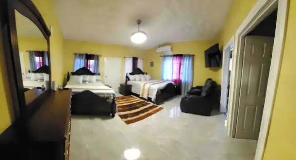 4 chambres, fer et planche à repasser, Wi-Fi, draps fournis