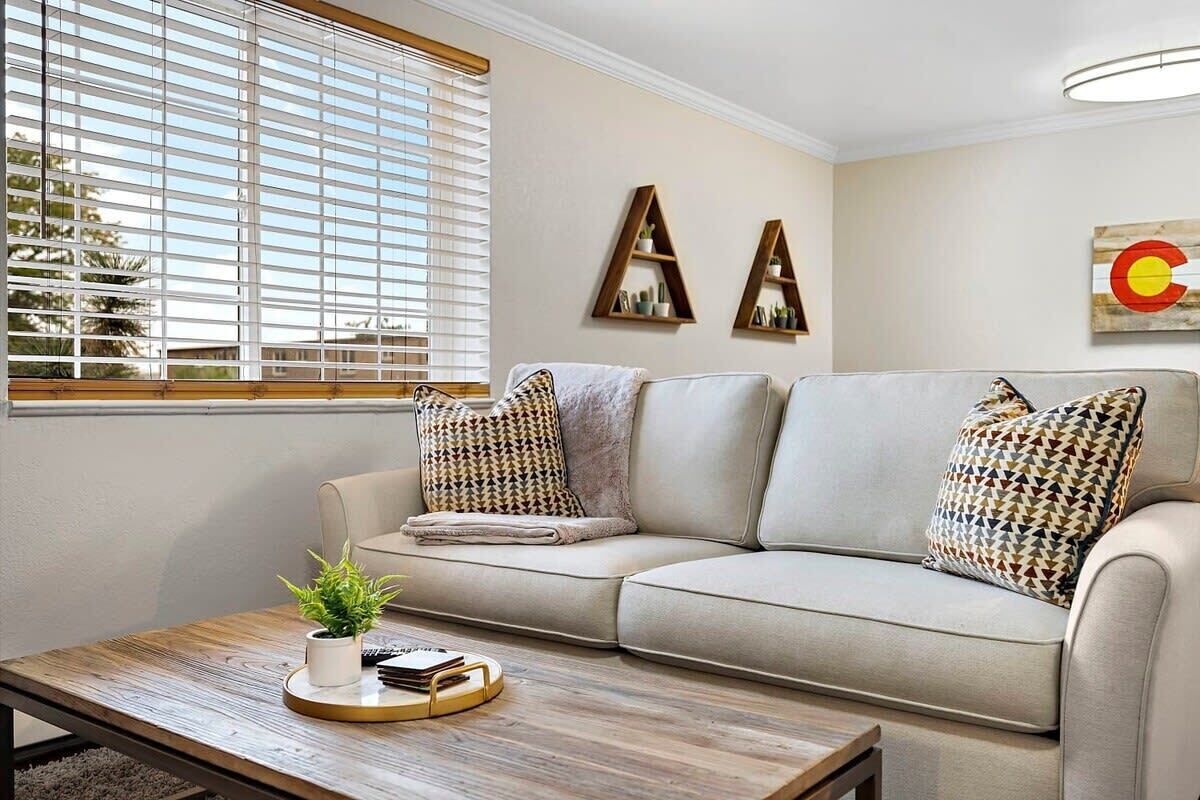 Chic Apt 15 min to Downtown Denver!
