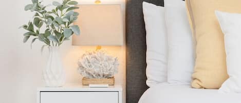 2 chambres, bureau, fer et planche à repasser, lit parapluie