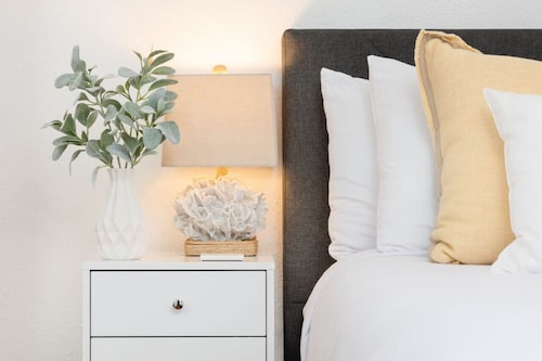 2 Bedroom - Ocean View, Hot Tub, Parking - 8 Guest