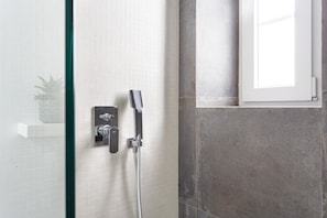 Studio, Balkon | Badezimmer | Dusche, Regendusche, Haartrockner, Handtücher