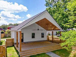 Exterior - Kentucky Dream! 4BR, 3BA, 2Car-G/Covered Backyard Stage, 1-Mile from Rupp! (Lexington)