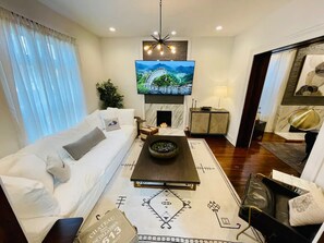 Smart TV - Kentucky Dream! 4BR, 3BA, 2Car-G/Covered Backyard Stage, 1-Mile from Rupp! (Lexington)