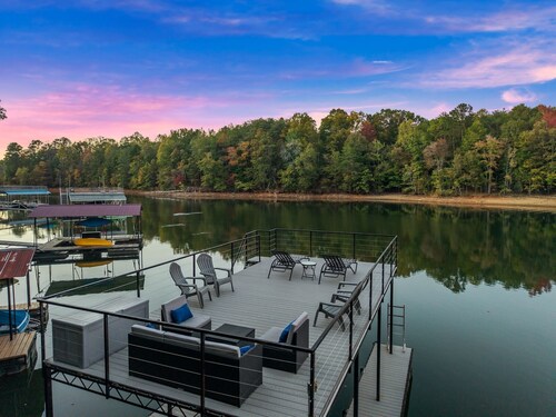 DEALS! Private Dock | Hot Tub | Kayaks | GameRoom
