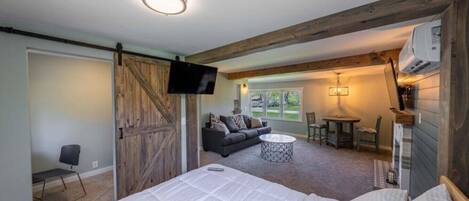 1 soverom, skrivebord, strykejern/-brett og wi-fi