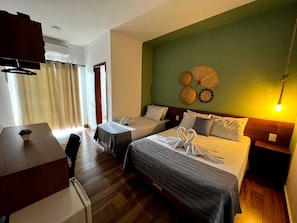 Minibar, desk, laptop workspace, free WiFi - Hotel Fazenda Vale da Cachoeira (Serra Negra)