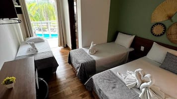 Quarto Quadruplo com Varanda | Minibar, skrivebord, skrivebord for bærbar PC og wi-fi (inkludert)