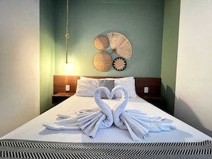 Minibar, bureau, espace de travail pour ordinateur portable