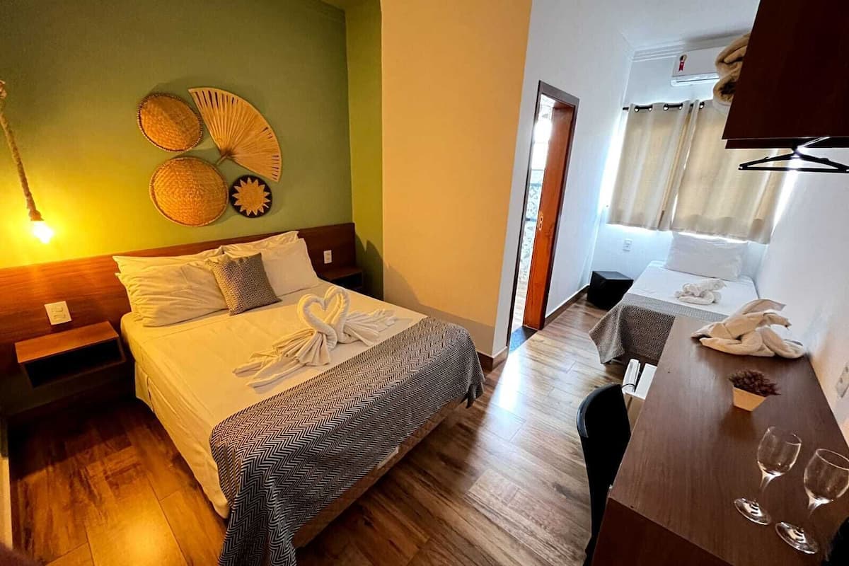 Habitació triple tradicional | 1 dormitori, minibar i escriptori