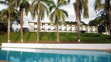 2 piscinas al aire libre, sillones reclinables de piscina