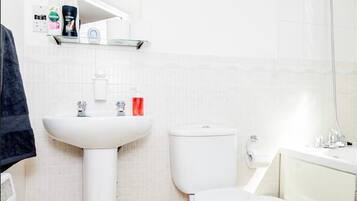 Family Apartment, Ensuite (Bayview Apartments) | Bathroom