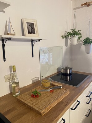 Kühlschrank, Ofen, Herdplatte, Geschirrspüler