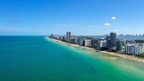 On the beach - Beach Bae, Bright Studio, Steps to the Ocean (Miami Beach)