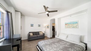 Iron/ironing board, travel crib, WiFi, bed sheets - Beach Bae, Bright Studio, Steps to the Ocean (Miami Beach)