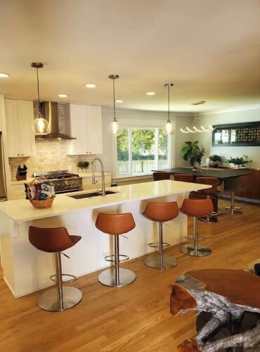 Modern City Oasis with Dream Kitchen and Saltwater Pool