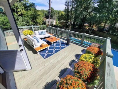 Modern City Oasis with Dream Kitchen and Saltwater Pool