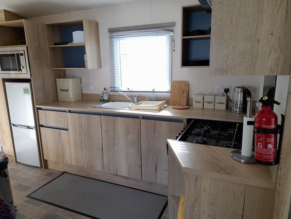 Apartment, Multiple Beds | Private kitchen | Fridge, microwave, oven, stovetop - Immaculate 2-bed Static Caravan in Carlisle (Carlisle)