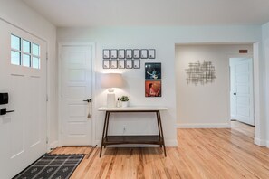 Interior - Hendrix House - 2BR/2BA - Dog Friendly! (Lubbock)