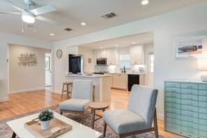 Interior - Hendrix House - 2BR/2BA - Dog Friendly! (Lubbock)