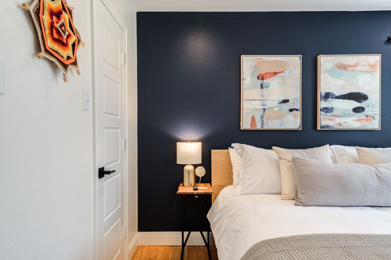 2 bedrooms, desk, iron/ironing board, travel crib