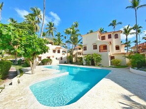 Pool - Los Corales Apt · 1BR · Steps to the Beach · Community Pool · Bávaro (Punta Cana)