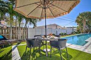 Outdoor dining - 1 Mi to Deerfield Beach: Stylish Studio w/ Pool! (Deerfield Beach)