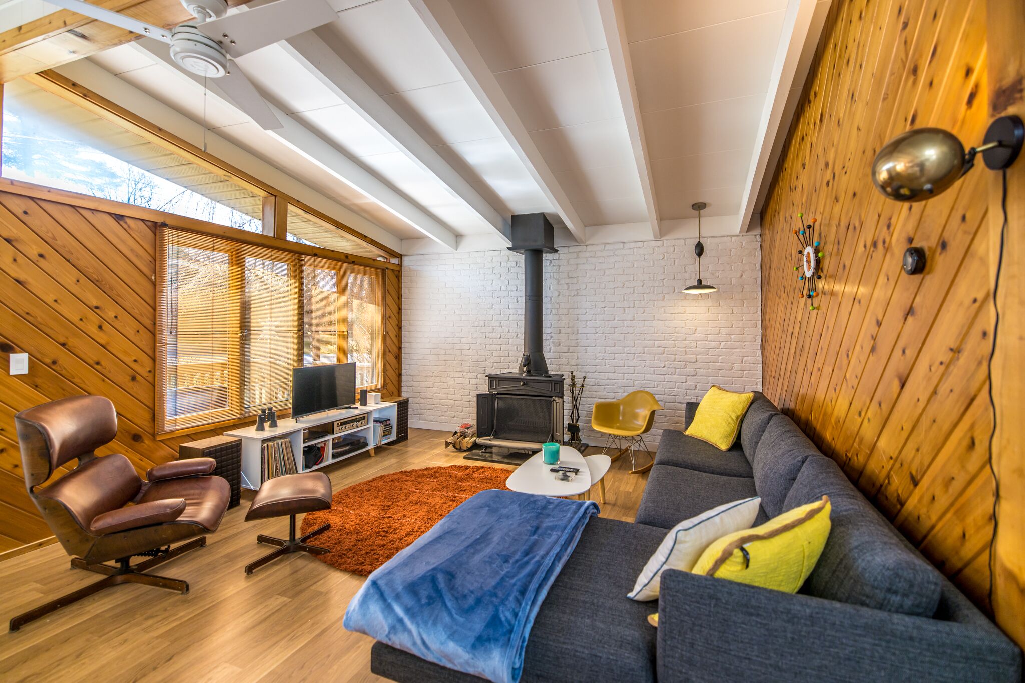 Smart-TV, Kamin, DVD-Player, Musikbibliothek