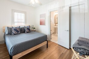 3 室のベッドルーム、アイロン / アイロン台、WiFi、ベッドシーツ