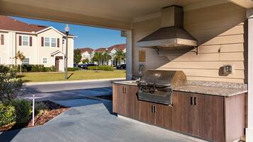 House, Multiple Beds, Kitchen, Garden View (Making Memories in Orlando) | Property grounds