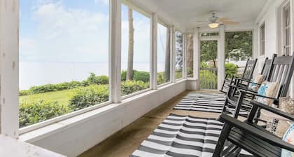Riverfront Cottage w/ Private Beach Near Wmsburg