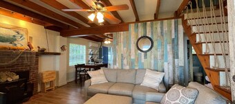 Riverfront Cottage w/ Private Beach Near Wmsburg