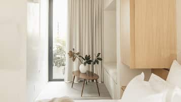 Suite junior | Área de sala de estar | Televisión de pantalla plana y servicios de streaming