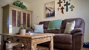 Living area - Cozy Casita Albuquerque, New Mexico  (Albuquerque)