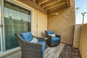 Condo, várias camas, sacada (Thomas Road Treasure) | Terraço/pátio