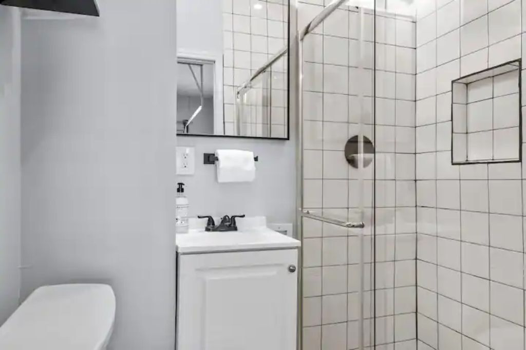 Dusche, Haartrockner, Handtücher, Seife