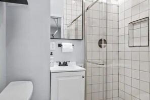 Bruser, hårtørrer, håndklæder, Sæbe