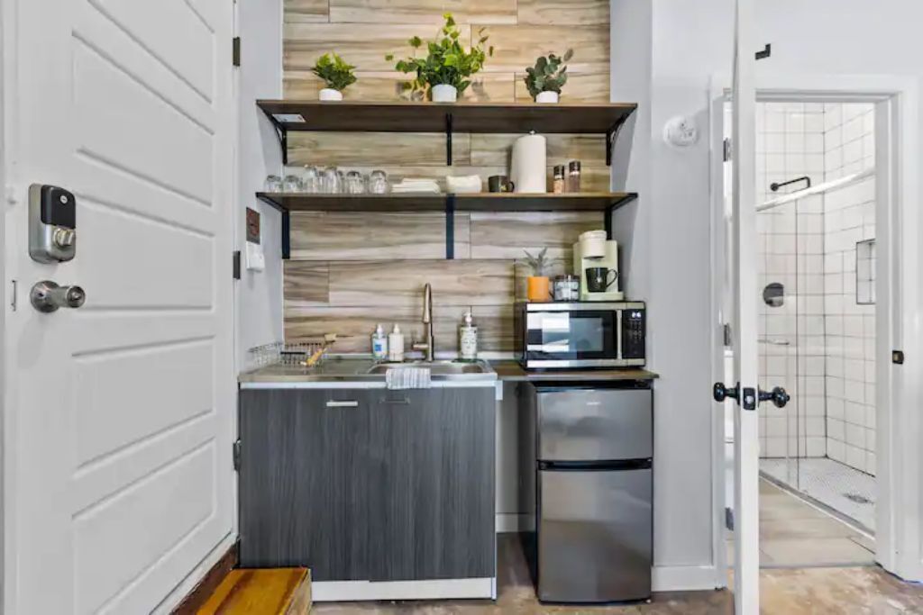 Fridge, microwave, coffee/tea maker, electric kettle