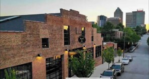 Exterior - The Garage Oasis~Walkable~Pets~Downtown~Unique! (Raleigh)