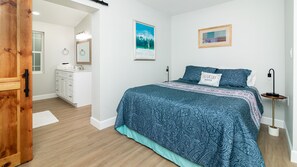 บ้านพัก, หลายเตียง, ลานระเบียง, วิวสวน | 3 ห้องนอน, เตารีด/โต๊ะรีดผ้า, Wi-Fi ฟรี, ผ้าปูที่นอน