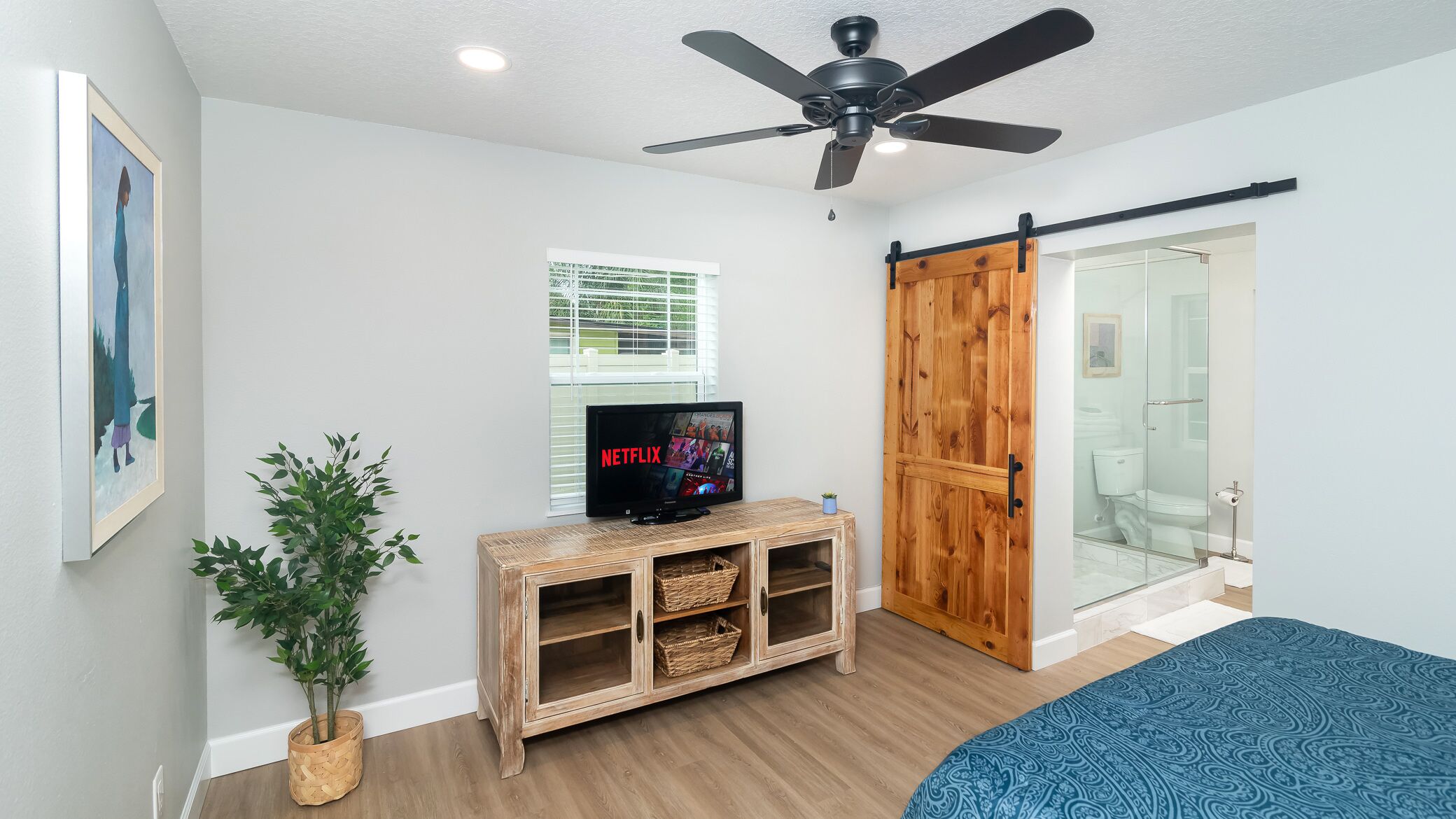 3 chambres, fer et planche à repasser, Wi-Fi gratuit, draps fournis