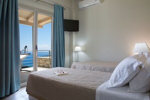 3 chambres, coffres-forts dans les chambres, fer et planche à repasser